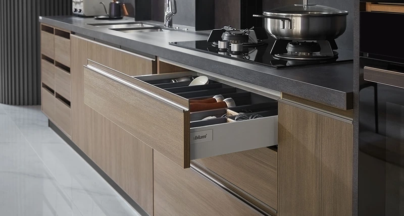 modern-wood-J-pull-handleleless-kitchen-cabinets